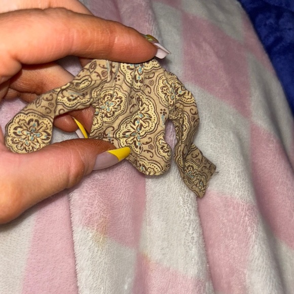 Bratz Style It! Yasmin Doll With shirt - Picture 2 of 5